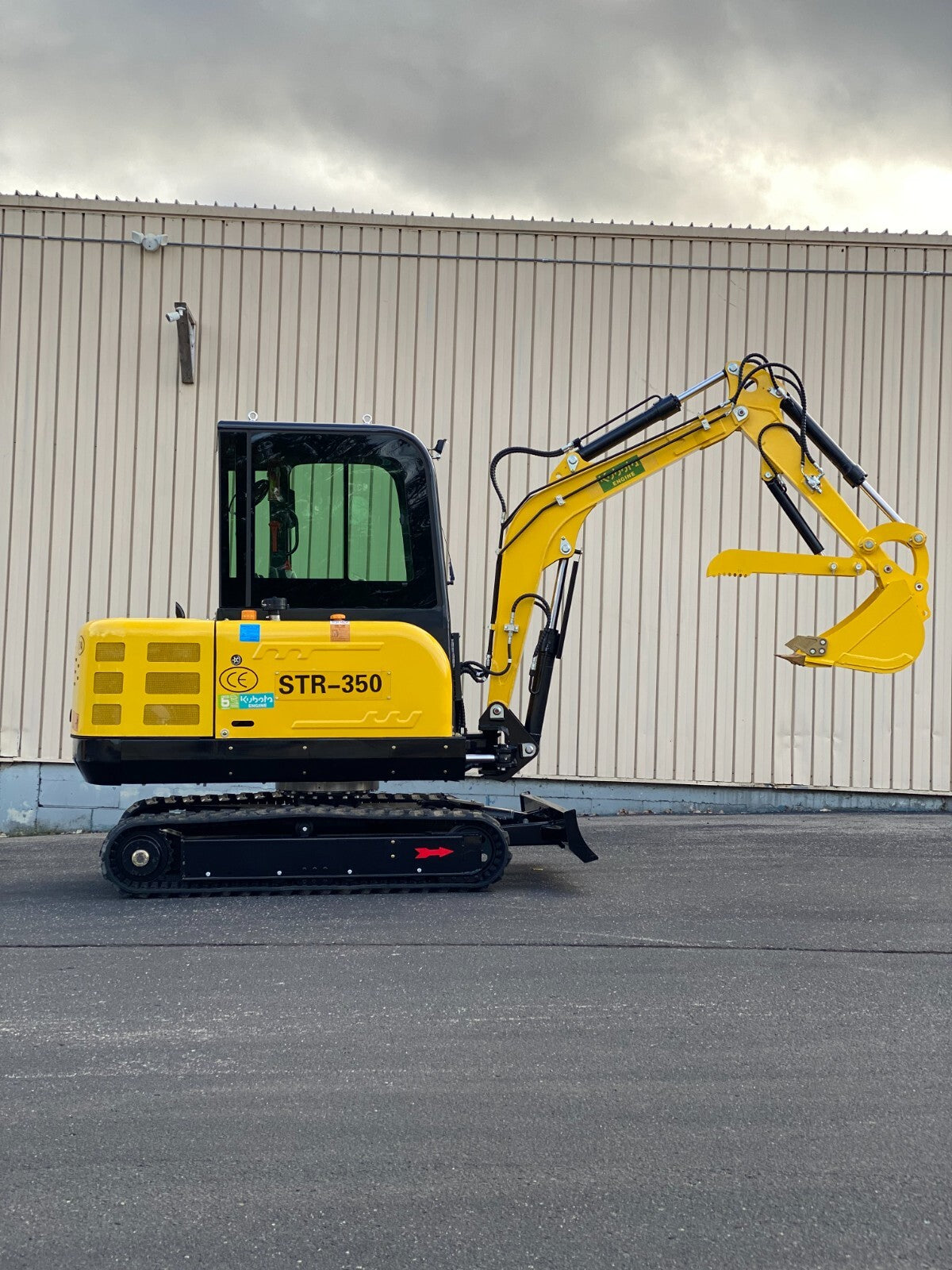 FREE SHIPPNG New Excavator, EPA CERTFD Kubota D1703B Engine 3.5 TON