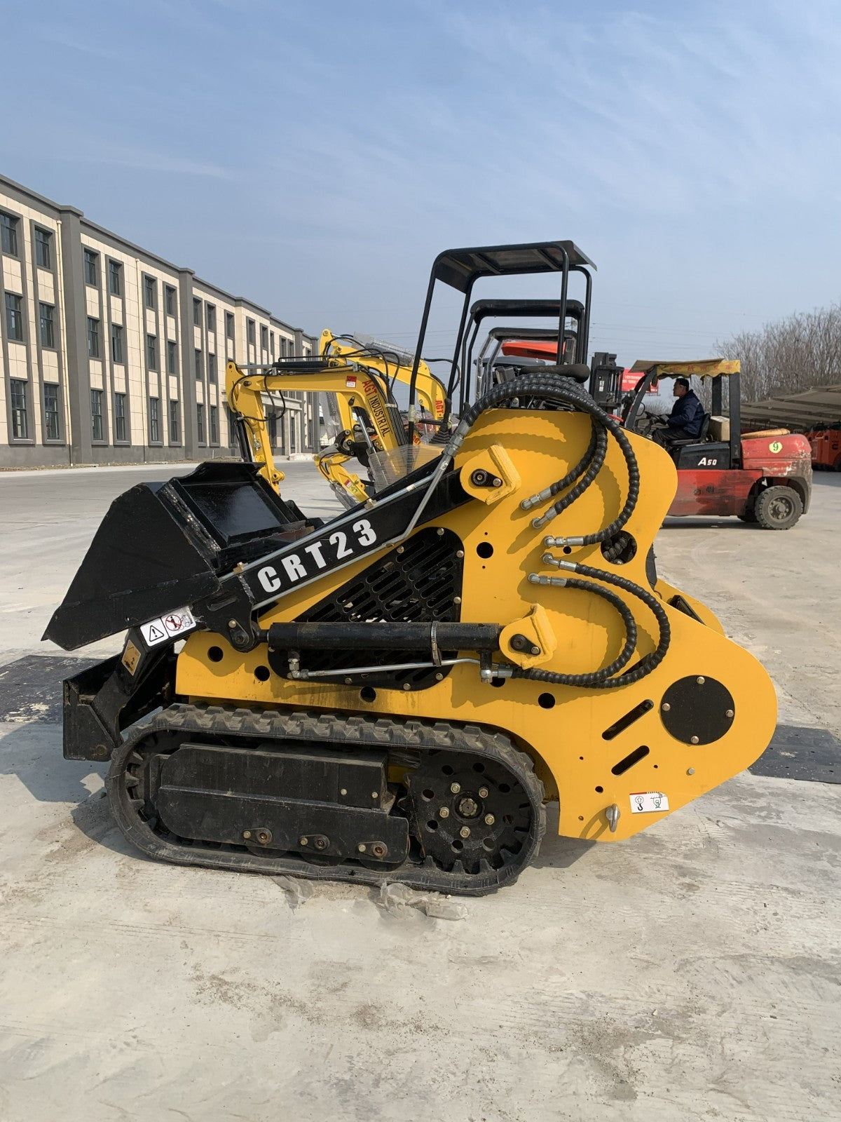 AGT Mini Skid Steer Track Loader 27 HP 2 Cylinder Rato Engine Stand on Crawler