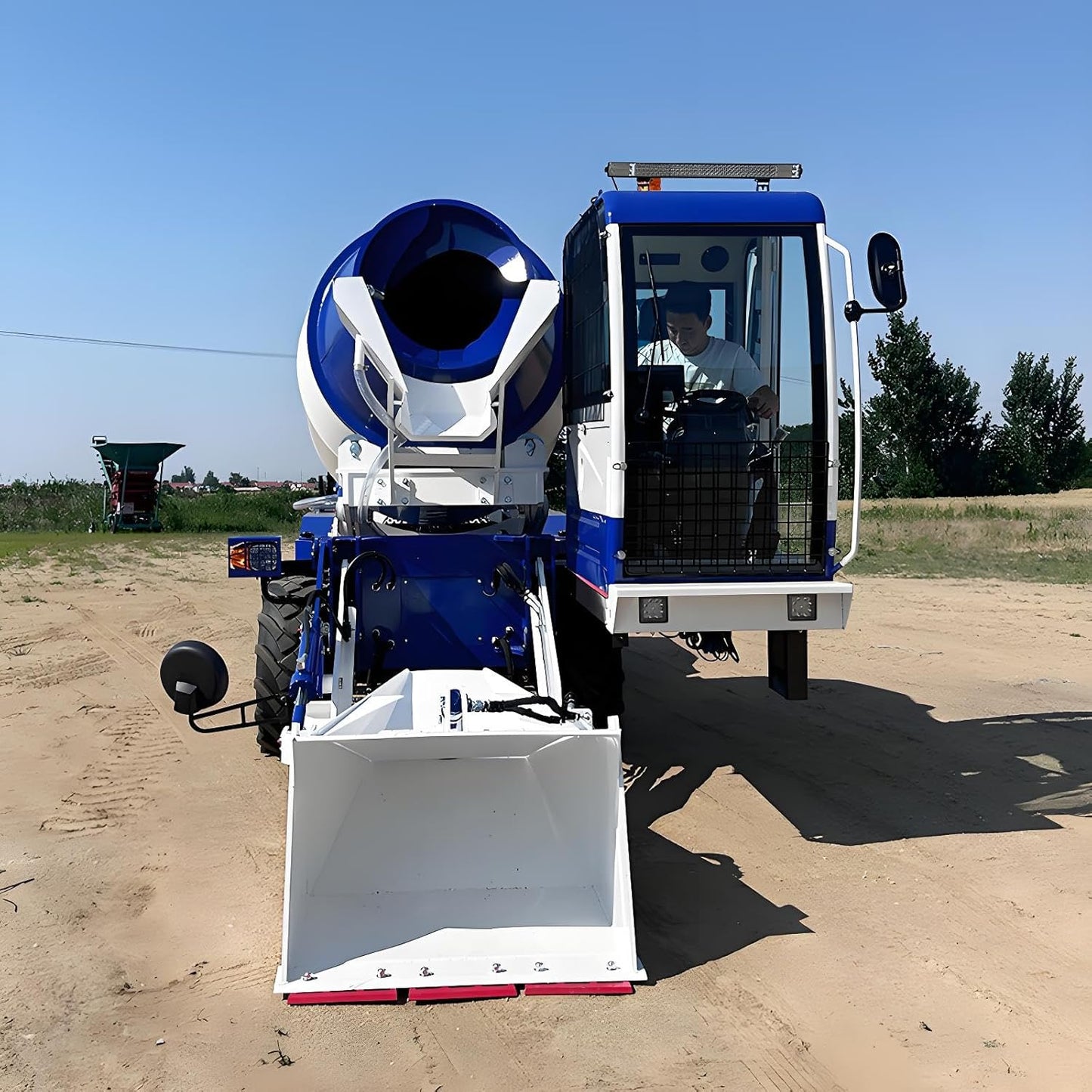 Self Loading Concrete Mixer Truck – 4X4 Mobile Cement Mixer with Automatic Loading & Water Dosing, Compact High-Performance Concrete Mixing Truck for On-Site Construction & Civil Engineering