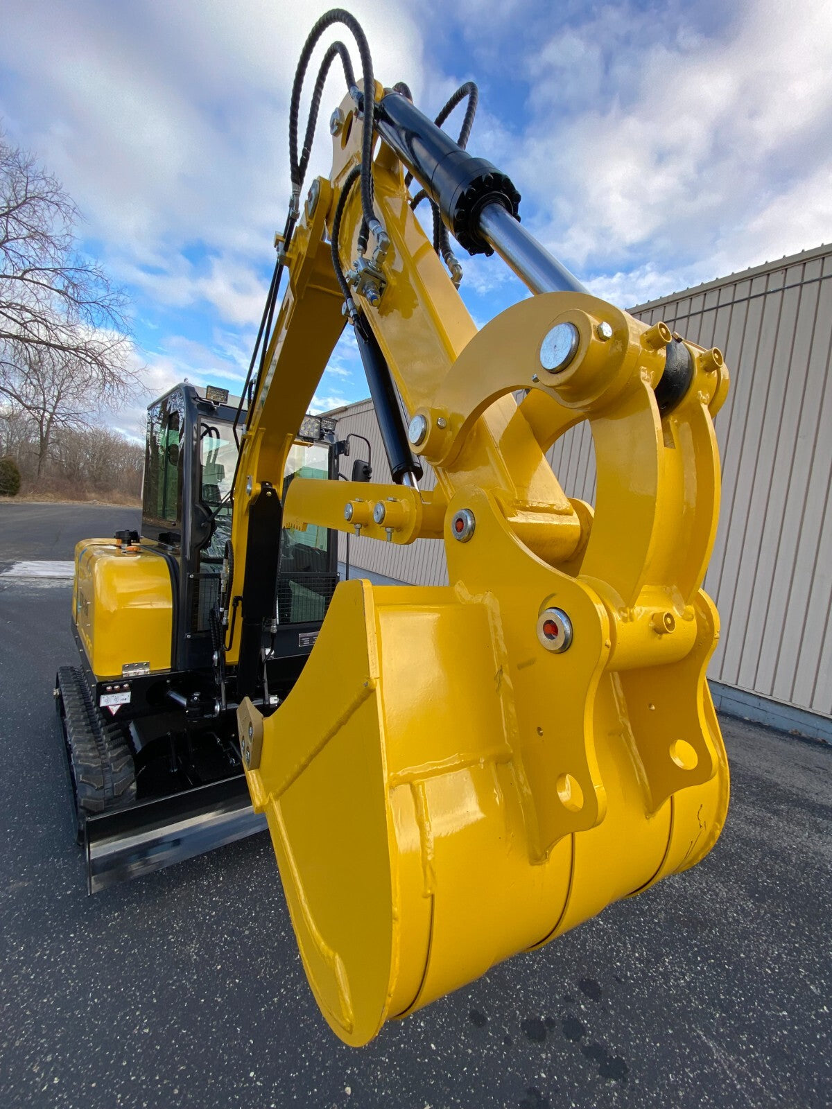 FREE SHIPPNG New Excavator, EPA CERTFD Kubota D1703B Engine 3.5 TON