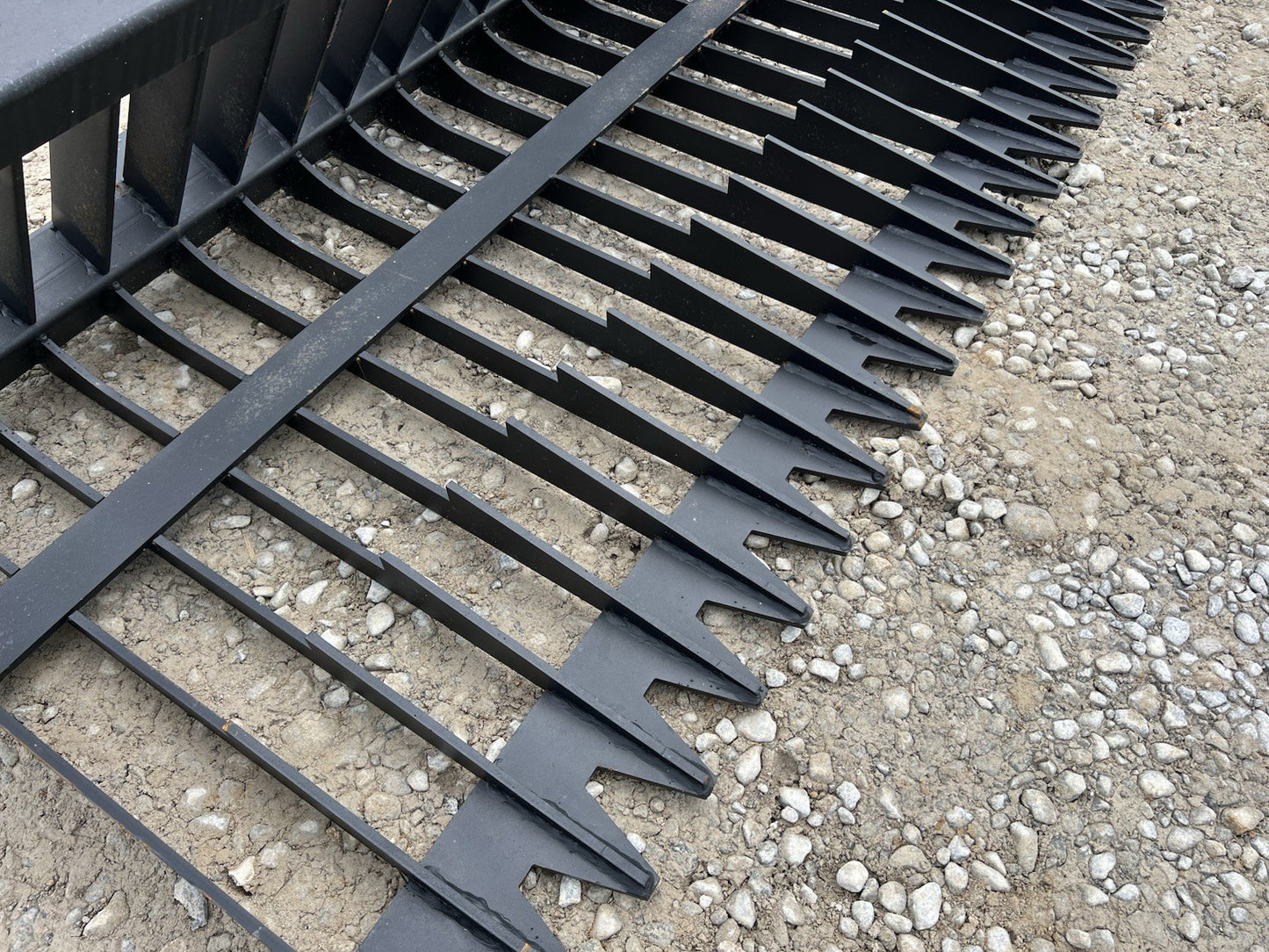 78" Rock Skeleton Bucket Attachment Fits Skid Steer Loader 3" Tine Spacing