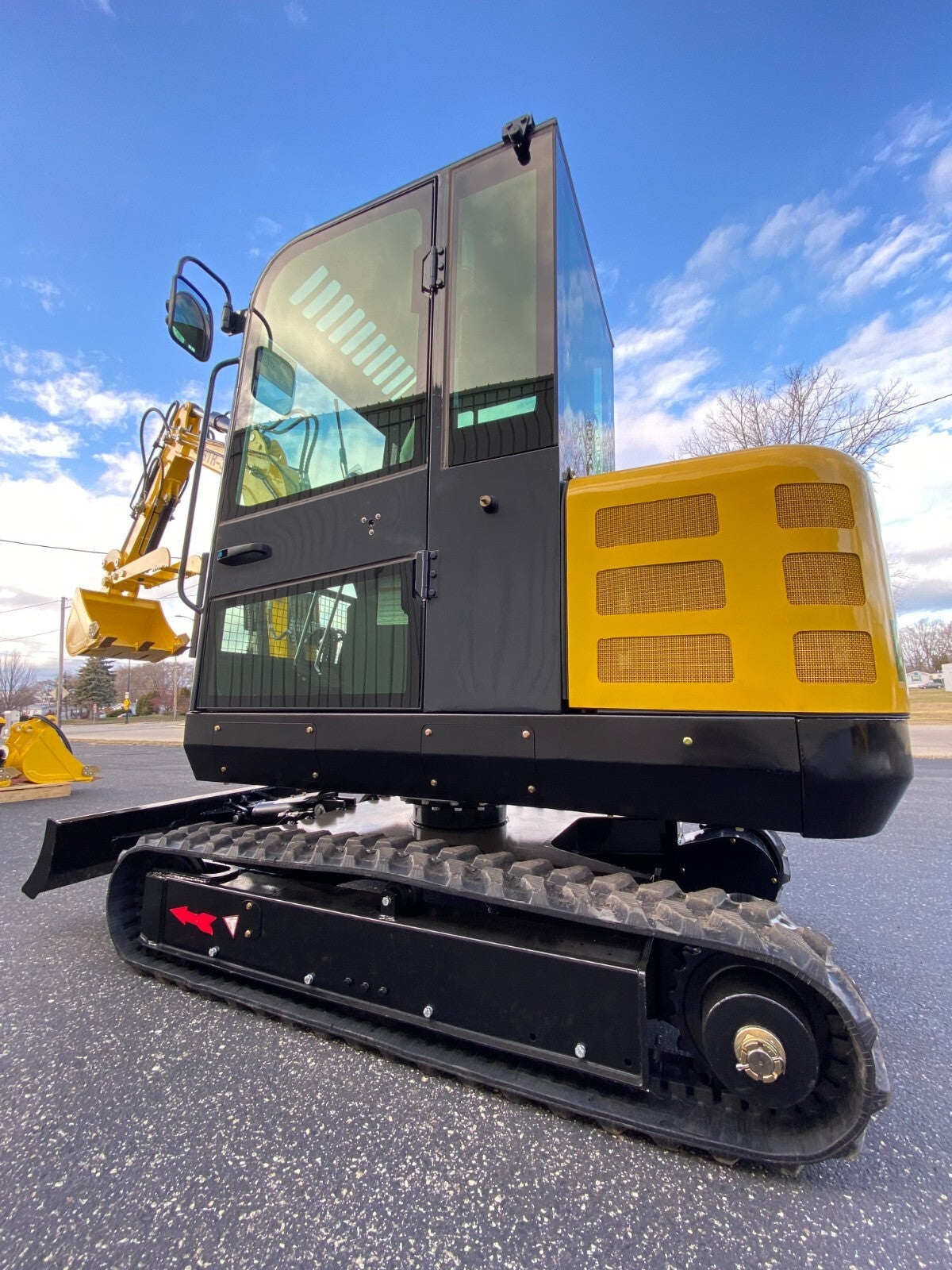 FREE SHIPPNG New Excavator, EPA CERTFD Kubota D1703B Engine 3.5 TON