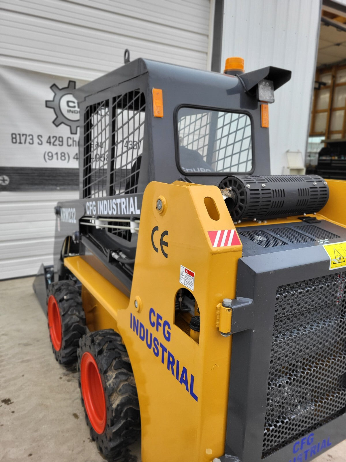 NEW!! CFG Industrial KRW232 Skid Steer 999Cc 31HP V Twin Engine