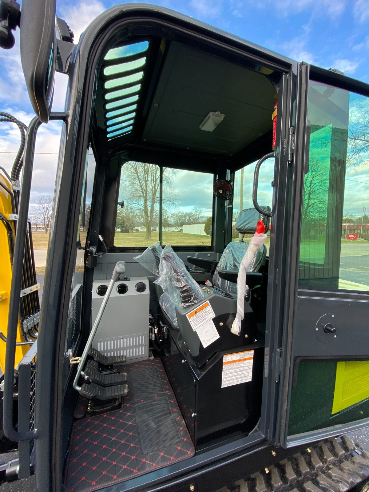 FREE SHIPPNG New Excavator, EPA CERTFD Kubota D1703B Engine 3.5 TON