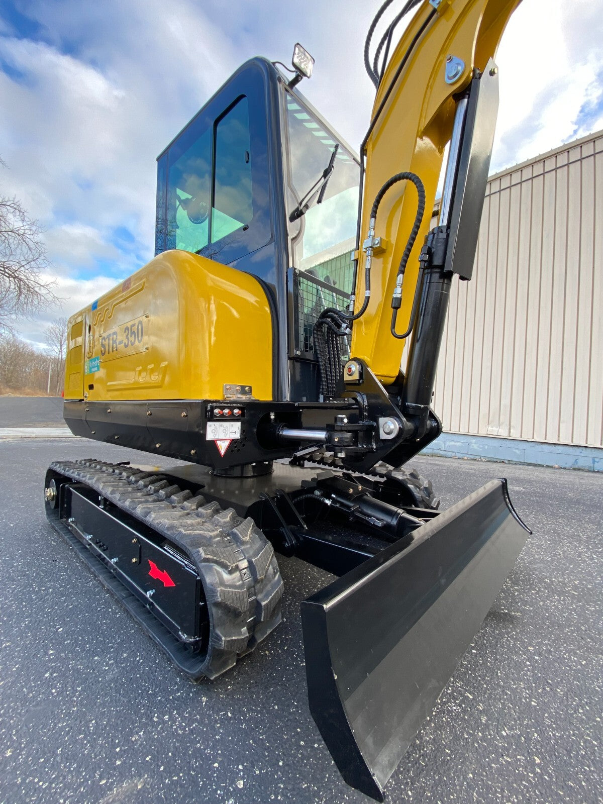 FREE SHIPPNG New Excavator, EPA CERTFD Kubota D1703B Engine 3.5 TON