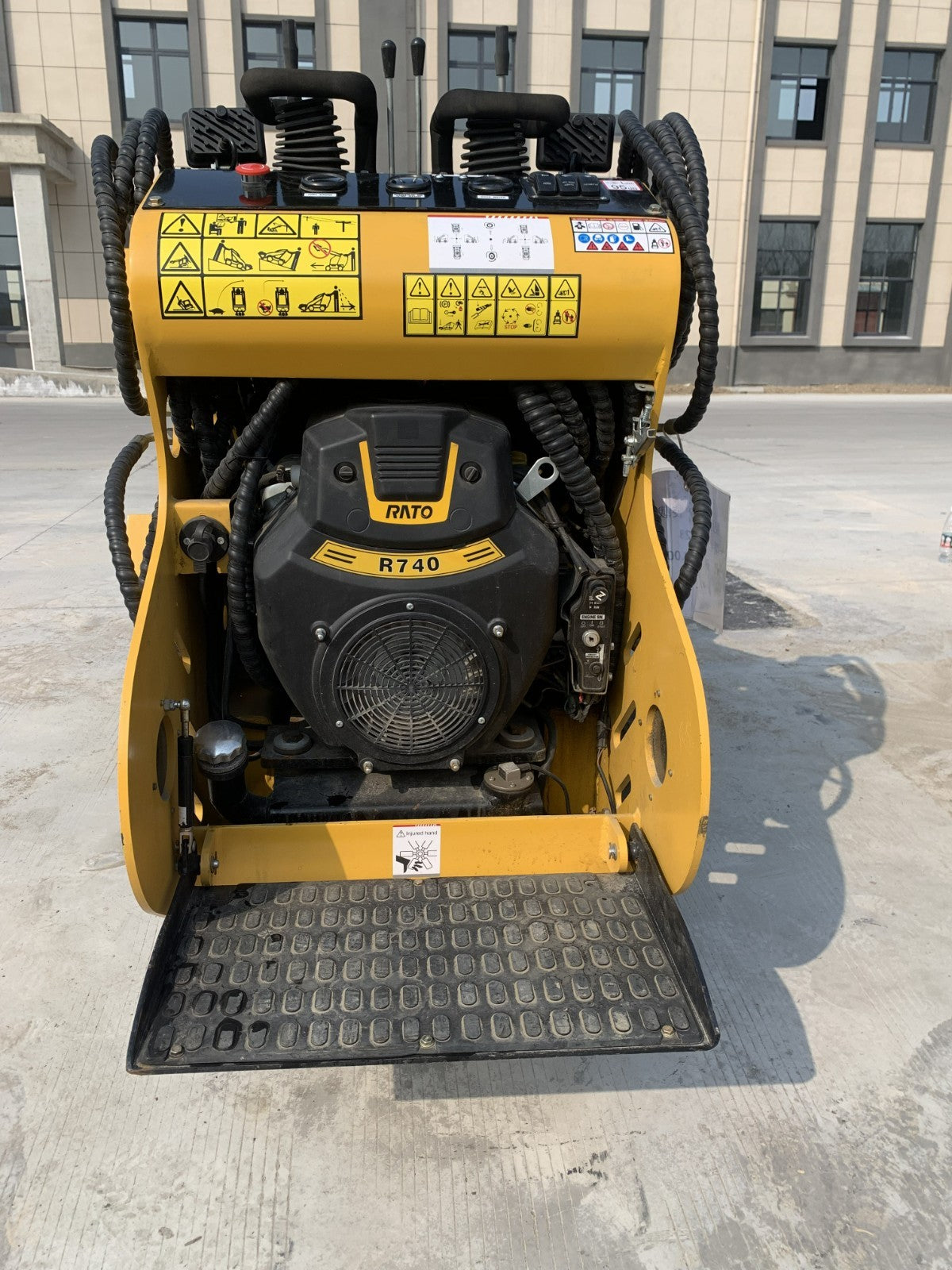 AGT Mini Skid Steer Track Loader 27 HP 2 Cylinder Rato Engine Stand on Crawler