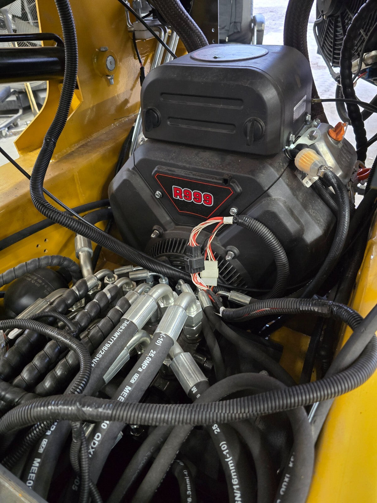 NEW!! CFG Industrial KRW232 Skid Steer 999Cc 31HP V Twin Engine