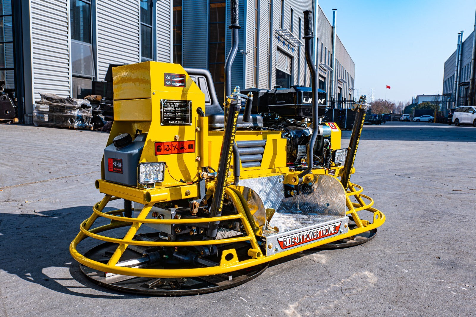 Limited Sale13Hp Gas Engine Cement Concrete Ride on Trowel Road Surface Finisher