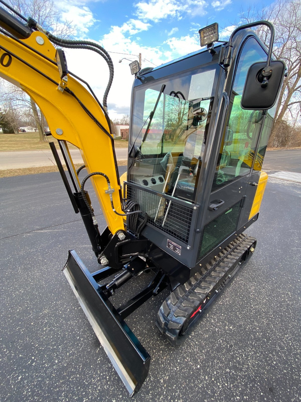 FREE SHIPPNG New Excavator, EPA CERTFD Kubota D1703B Engine 3.5 TON