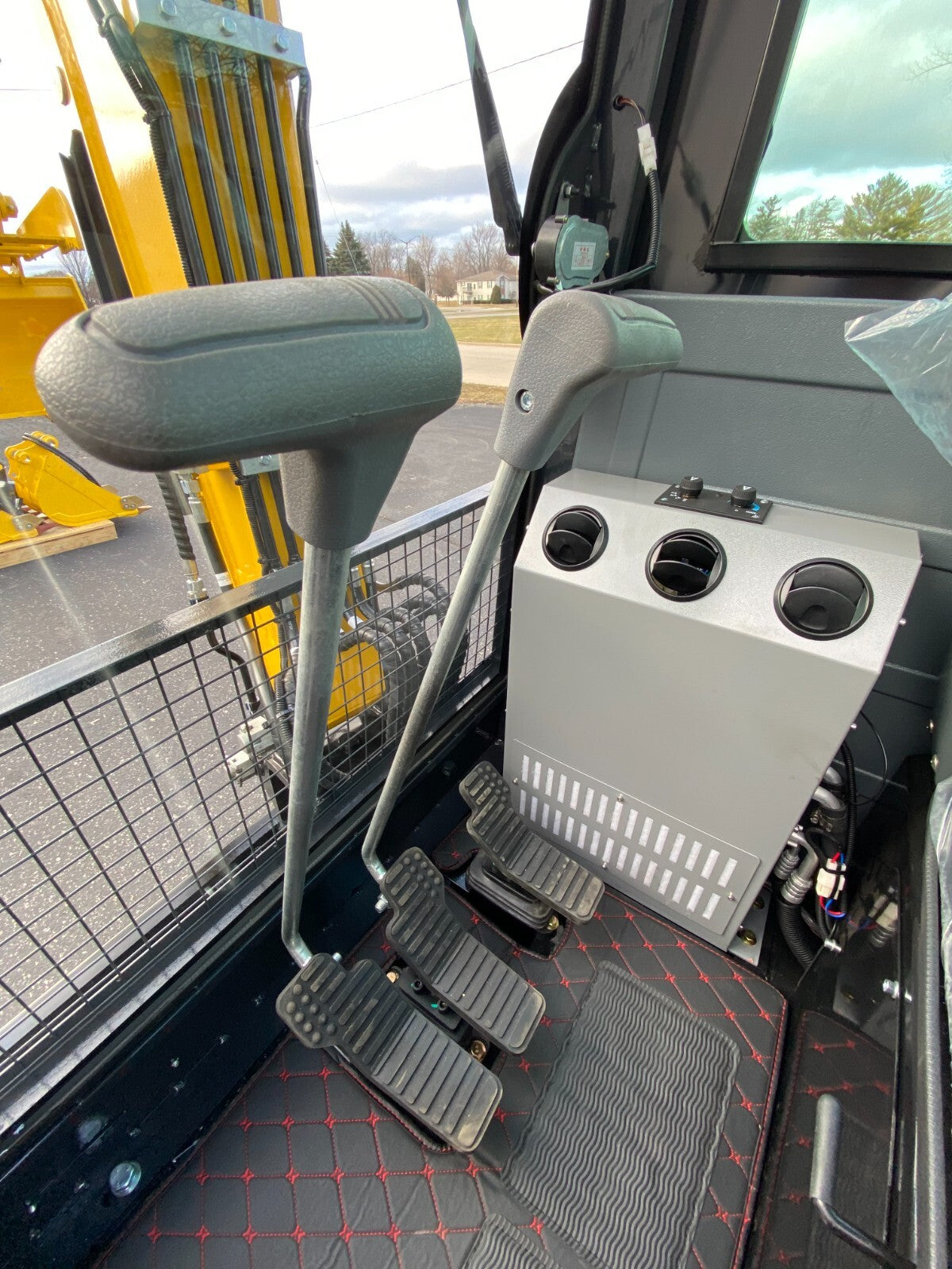 FREE SHIPPNG New Excavator, EPA CERTFD Kubota D1703B Engine 3.5 TON