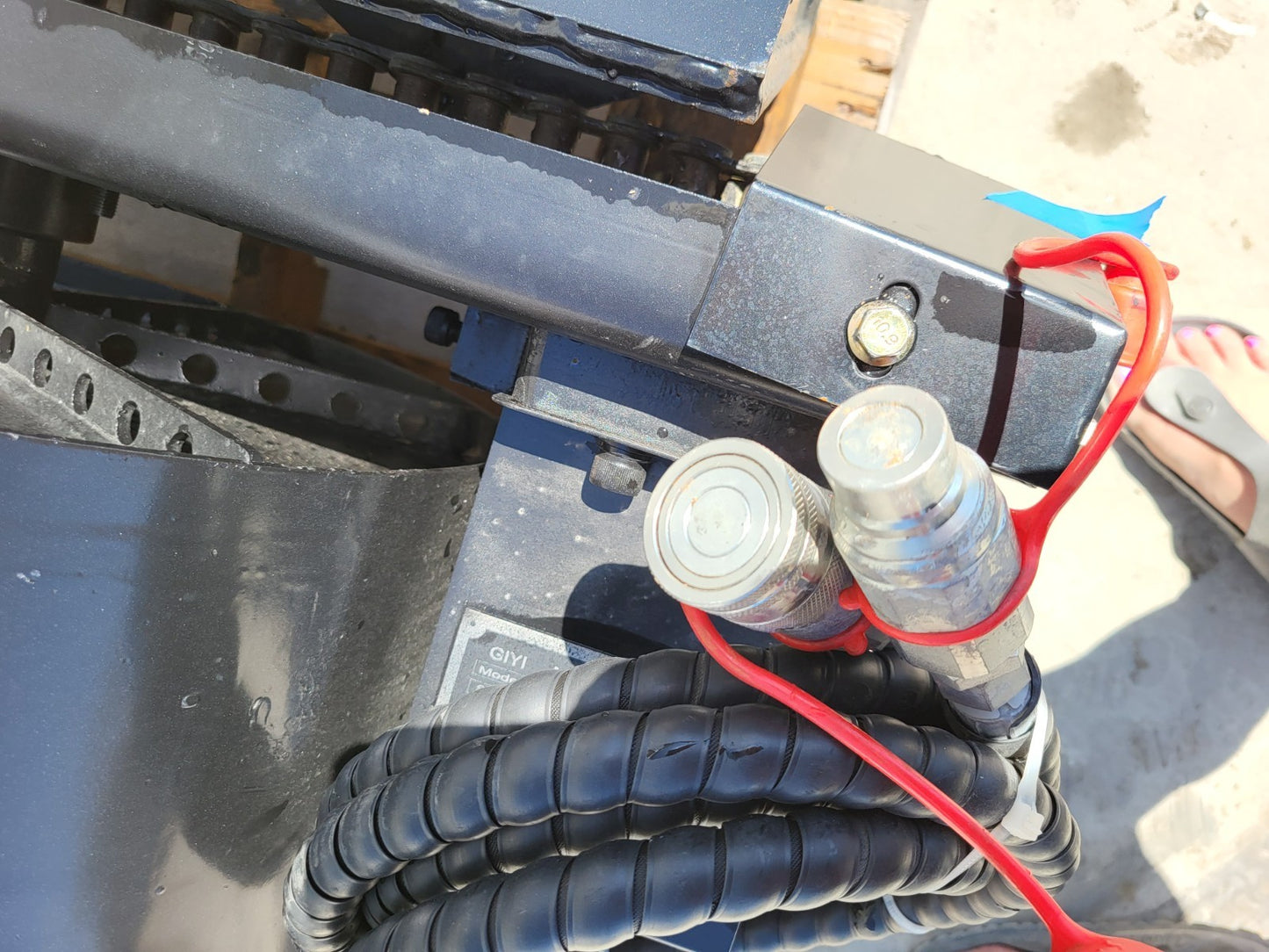 GIYI Mini Skid Steer Hydraulic Cement Concrete Mixer Attachment