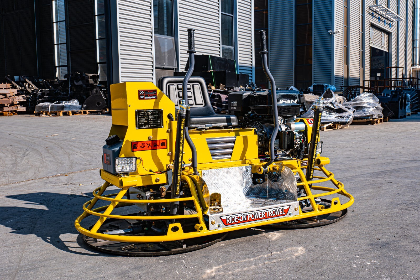Limited Sale13Hp Gas Engine Cement Concrete Ride on Trowel Road Surface Finisher
