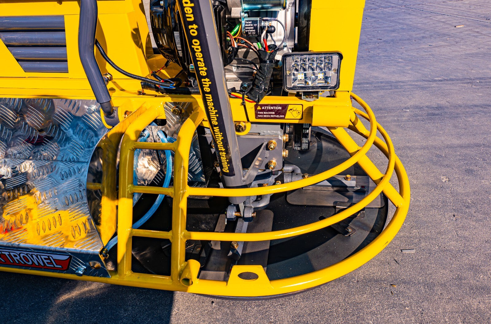 Limited Sale13Hp Gas Engine Cement Concrete Ride on Trowel Road Surface Finisher