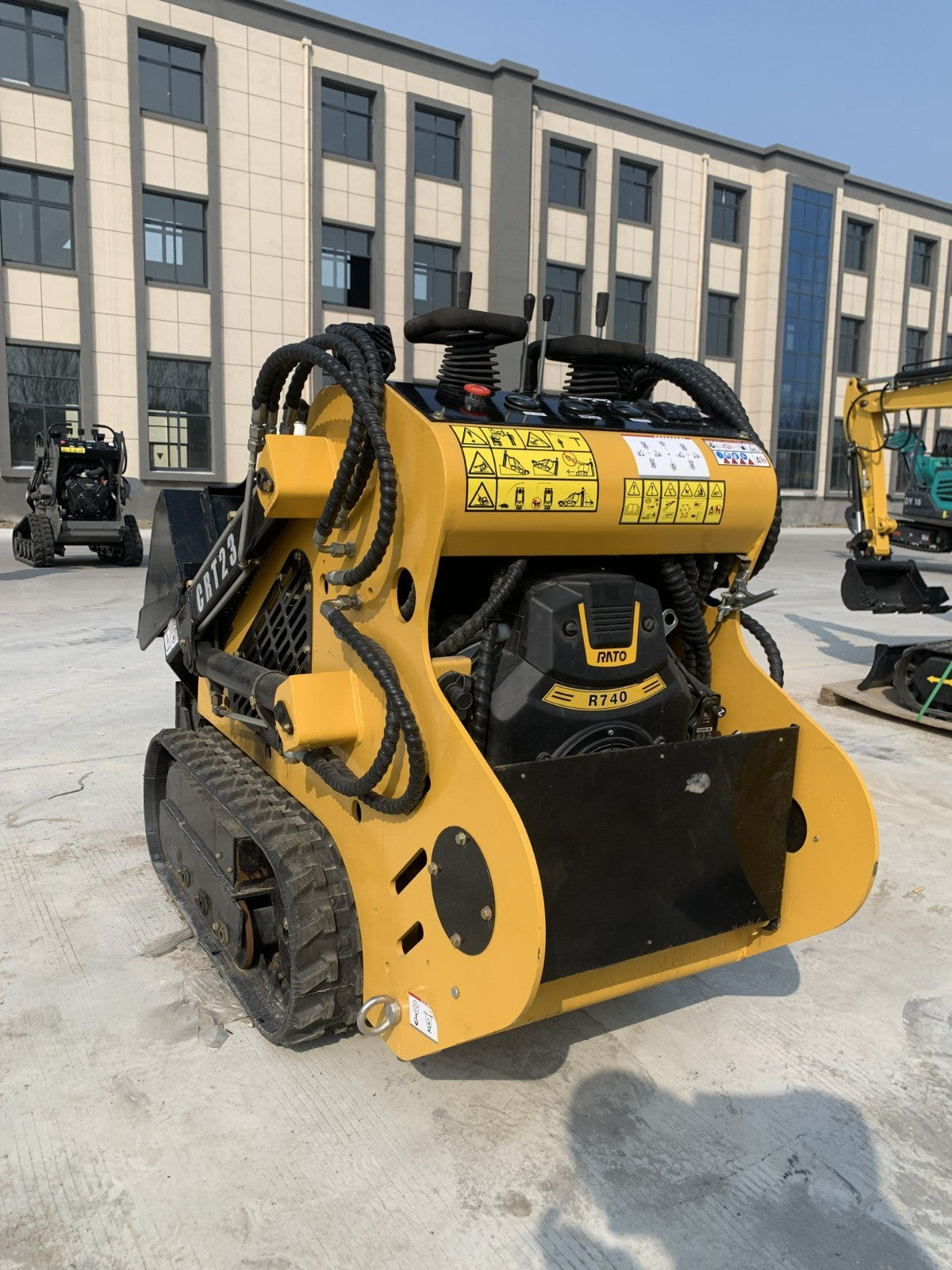 AGT Mini Skid Steer Track Loader 27 HP 2 Cylinder Rato Engine Stand on Crawler