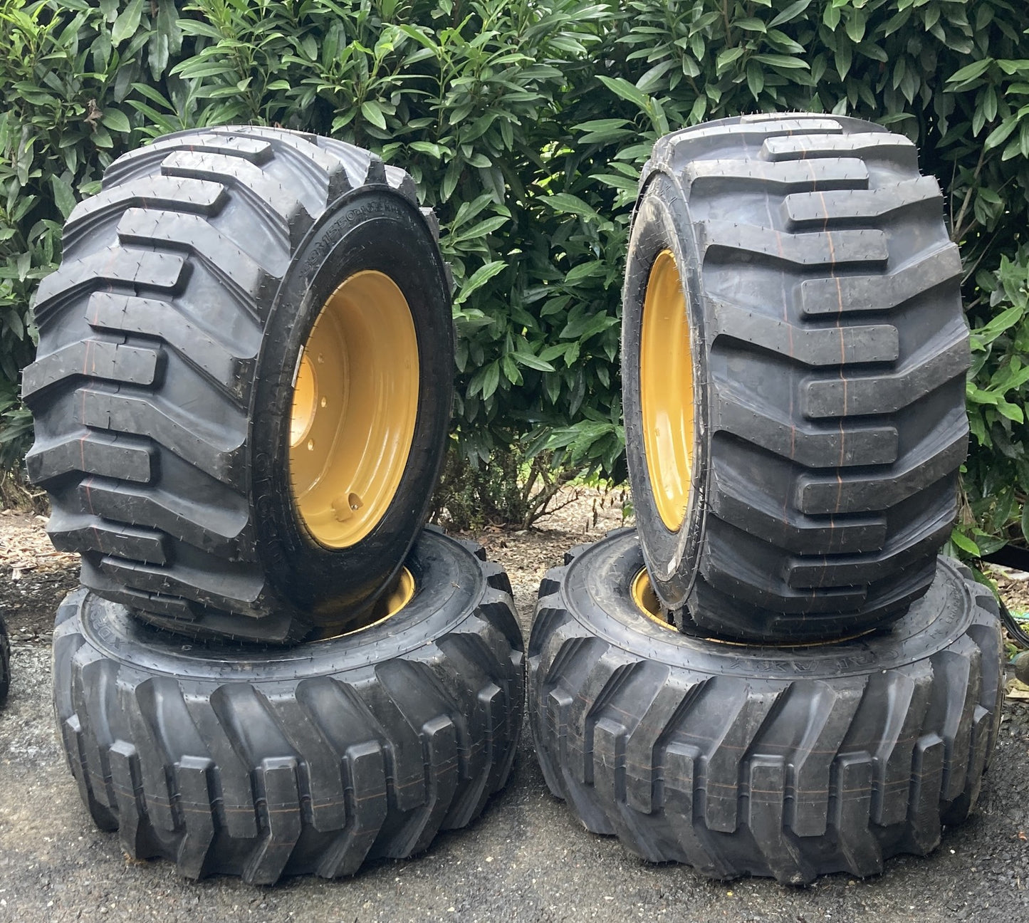 33X15.5-16.5 Galaxy XD2010 High Flotation Skid Steer Tires/Rims for Skid Steers