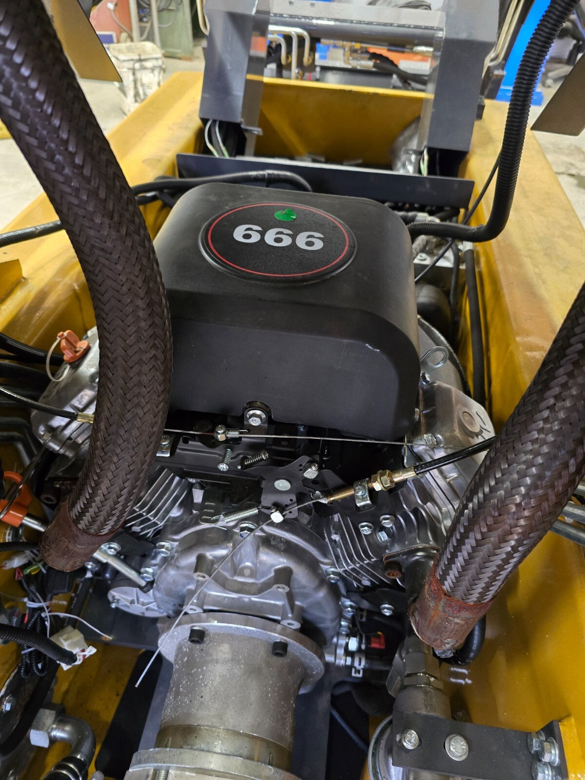 NEW!! CFG Industrial KRW232 Skid Steer 999Cc 31HP V Twin Engine