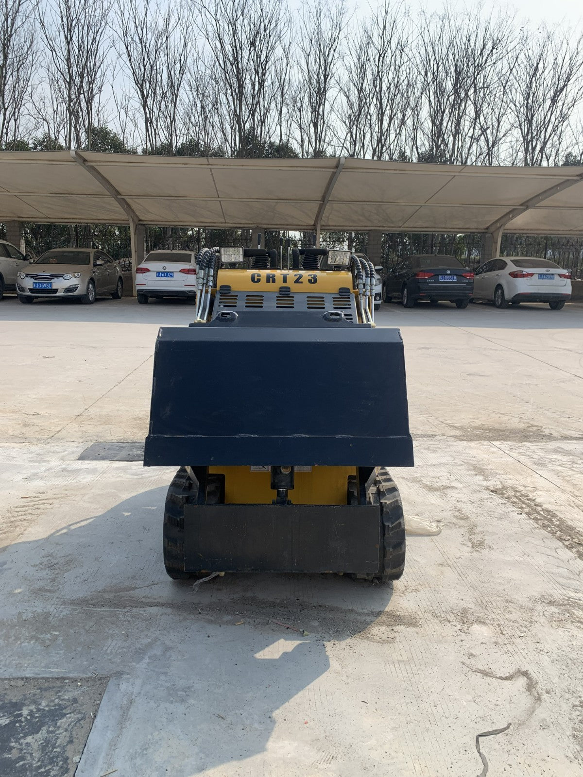AGT Mini Skid Steer Track Loader 27 HP 2 Cylinder Rato Engine Stand on Crawler