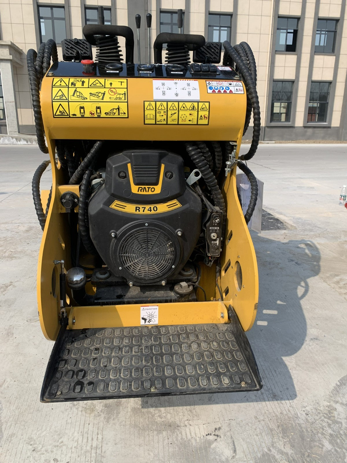 AGT Mini Skid Steer Track Loader 27 HP 2 Cylinder Rato Engine Stand on Crawler