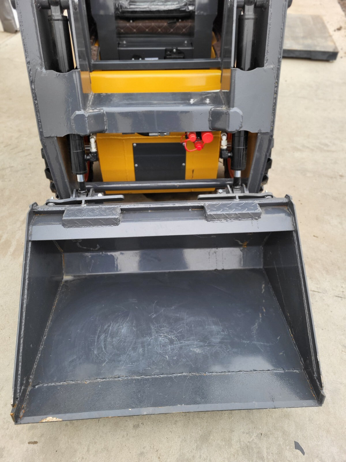 NEW!! CFG Industrial KRW232 Skid Steer 999Cc 31HP V Twin Engine