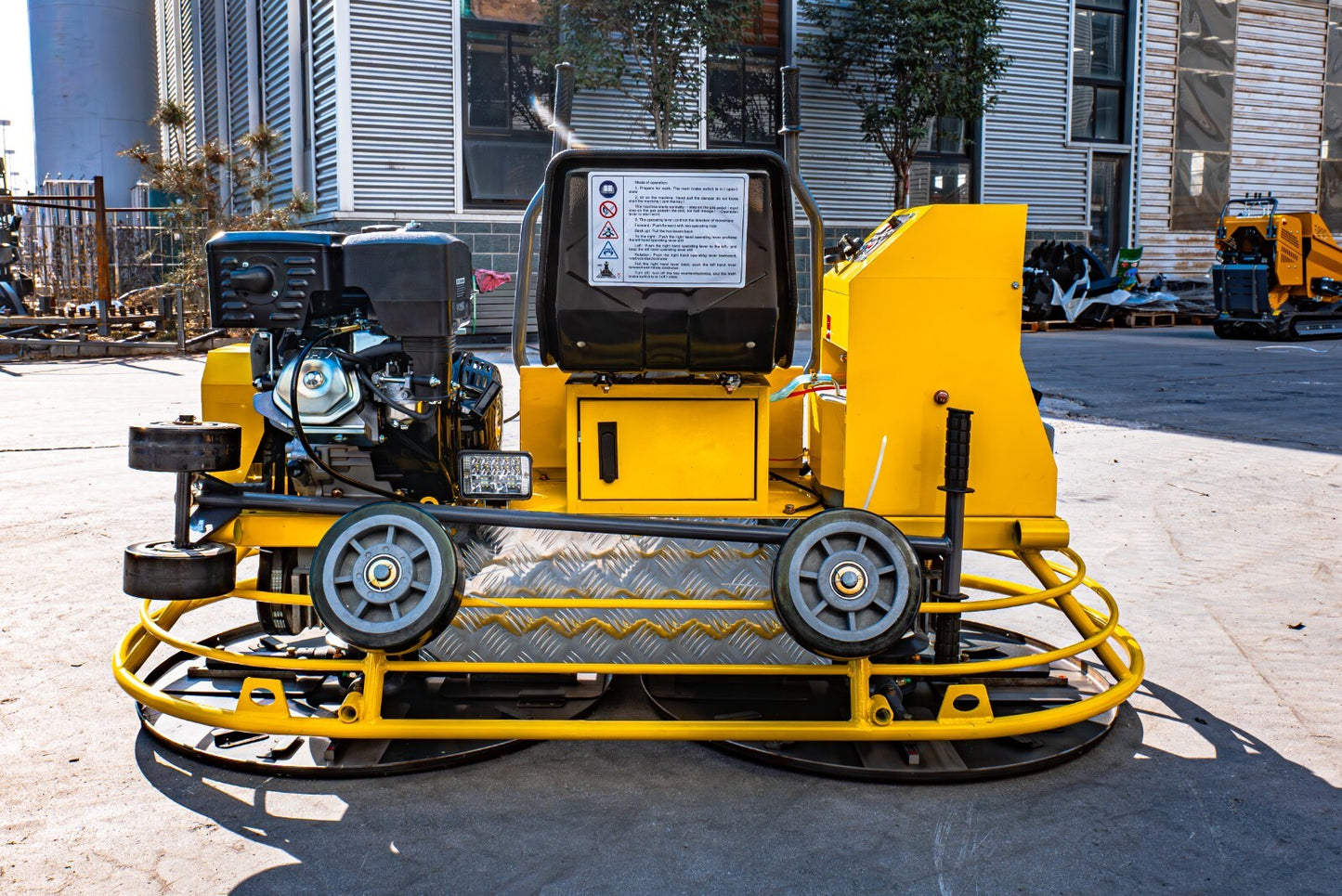 Limited Sale13Hp Gas Engine Cement Concrete Ride on Trowel Road Surface Finisher