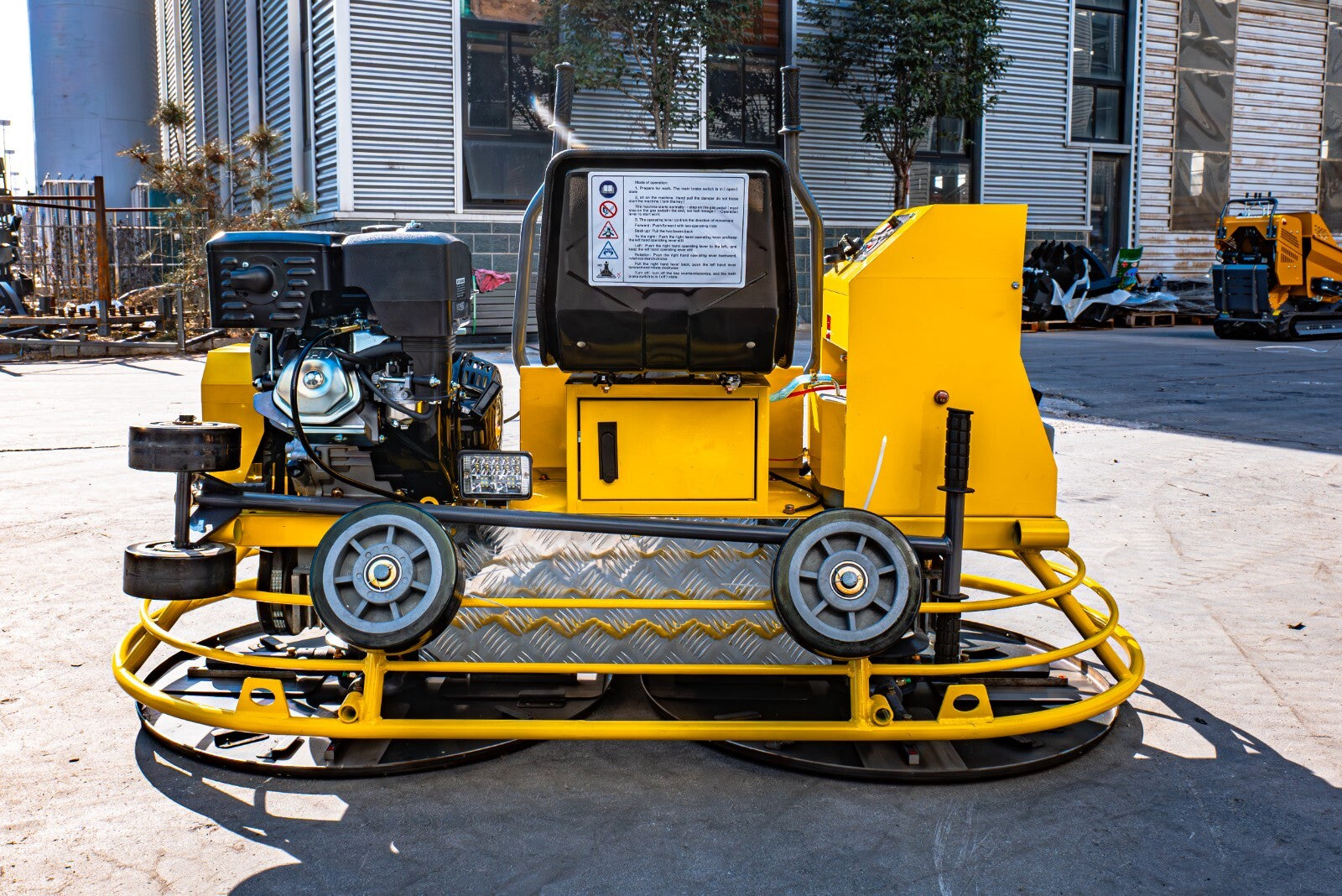 Limited Sale13Hp Gas Engine Cement Concrete Ride on Trowel Road Surface Finisher
