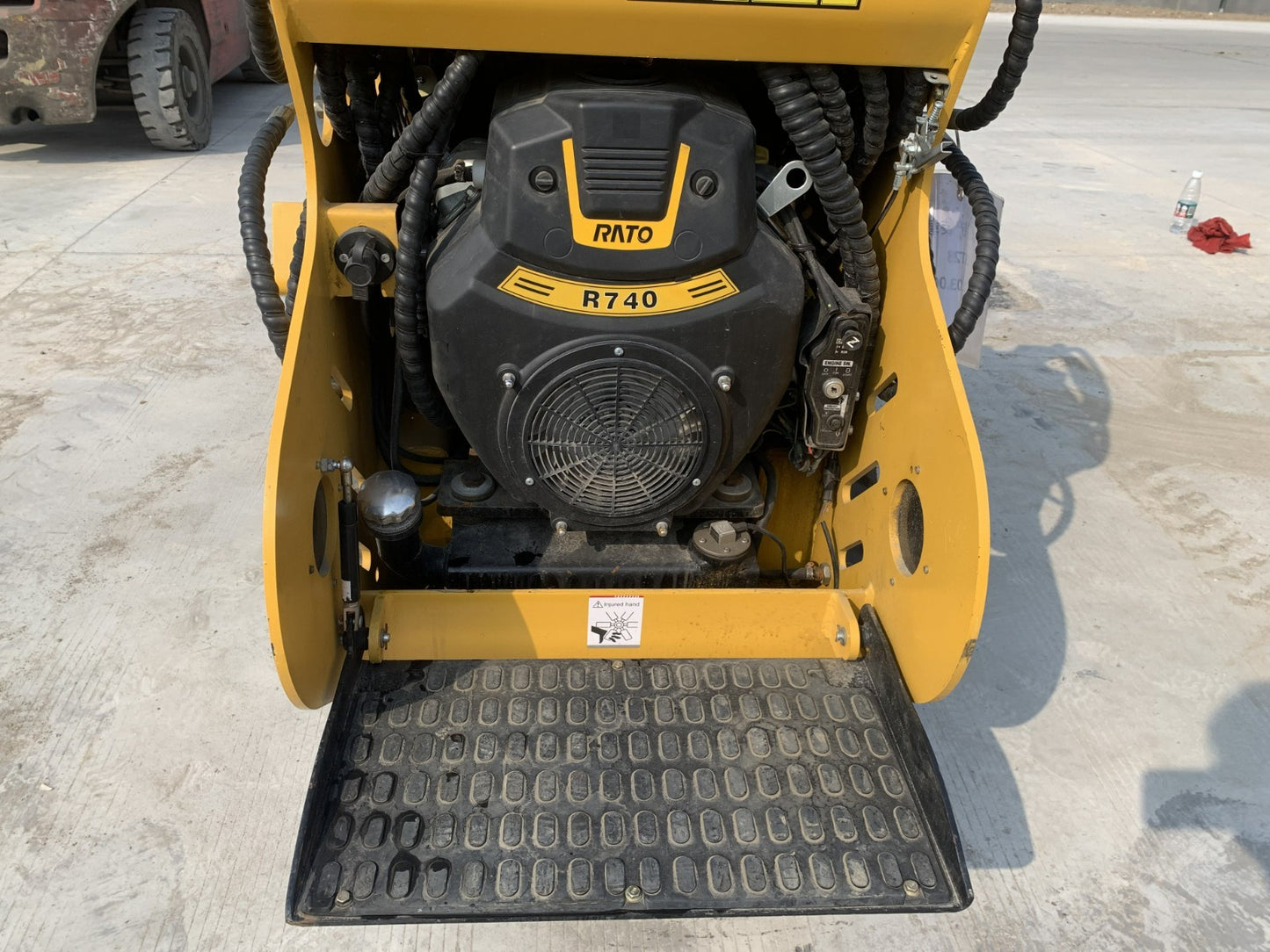 AGT Mini Skid Steer Track Loader 27 HP 2 Cylinder Rato Engine Stand on Crawler