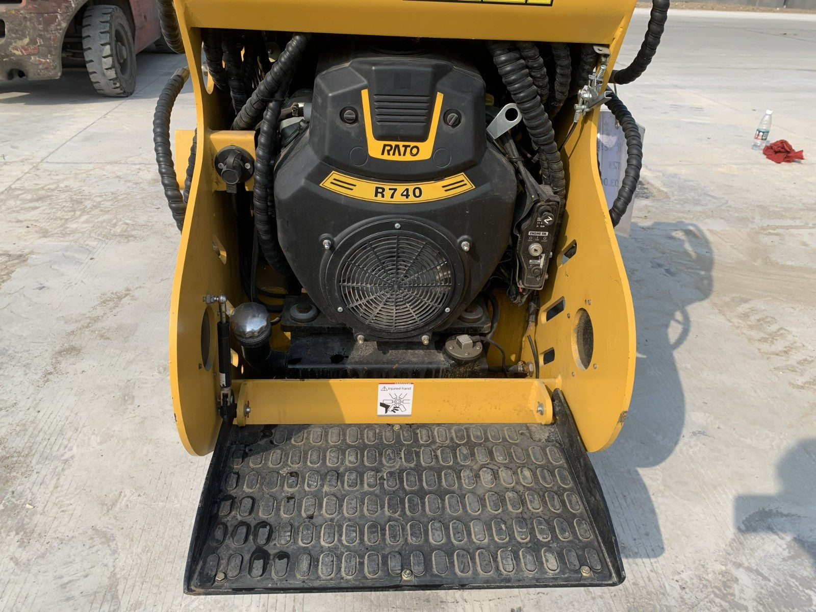 AGT Mini Skid Steer Track Loader 27 HP 2 Cylinder Rato Engine Stand on Crawler