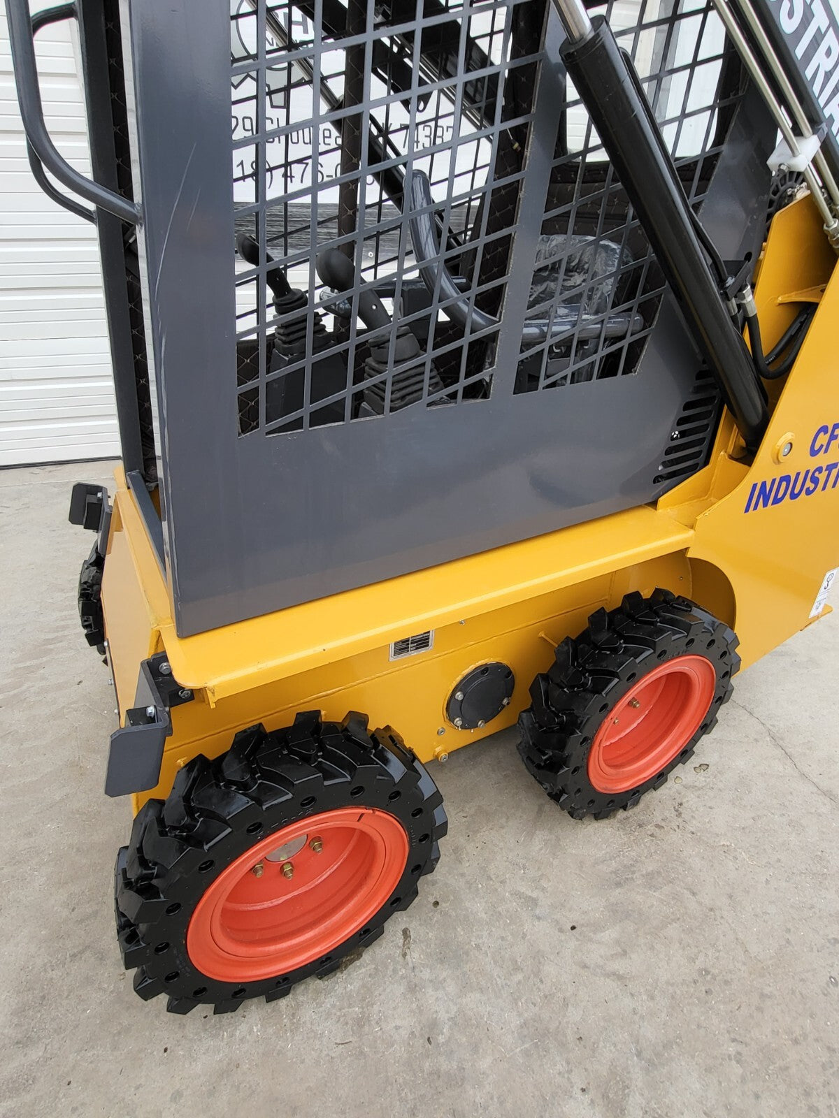 NEW!! CFG Industrial KRW232 Skid Steer 999Cc 31HP V Twin Engine