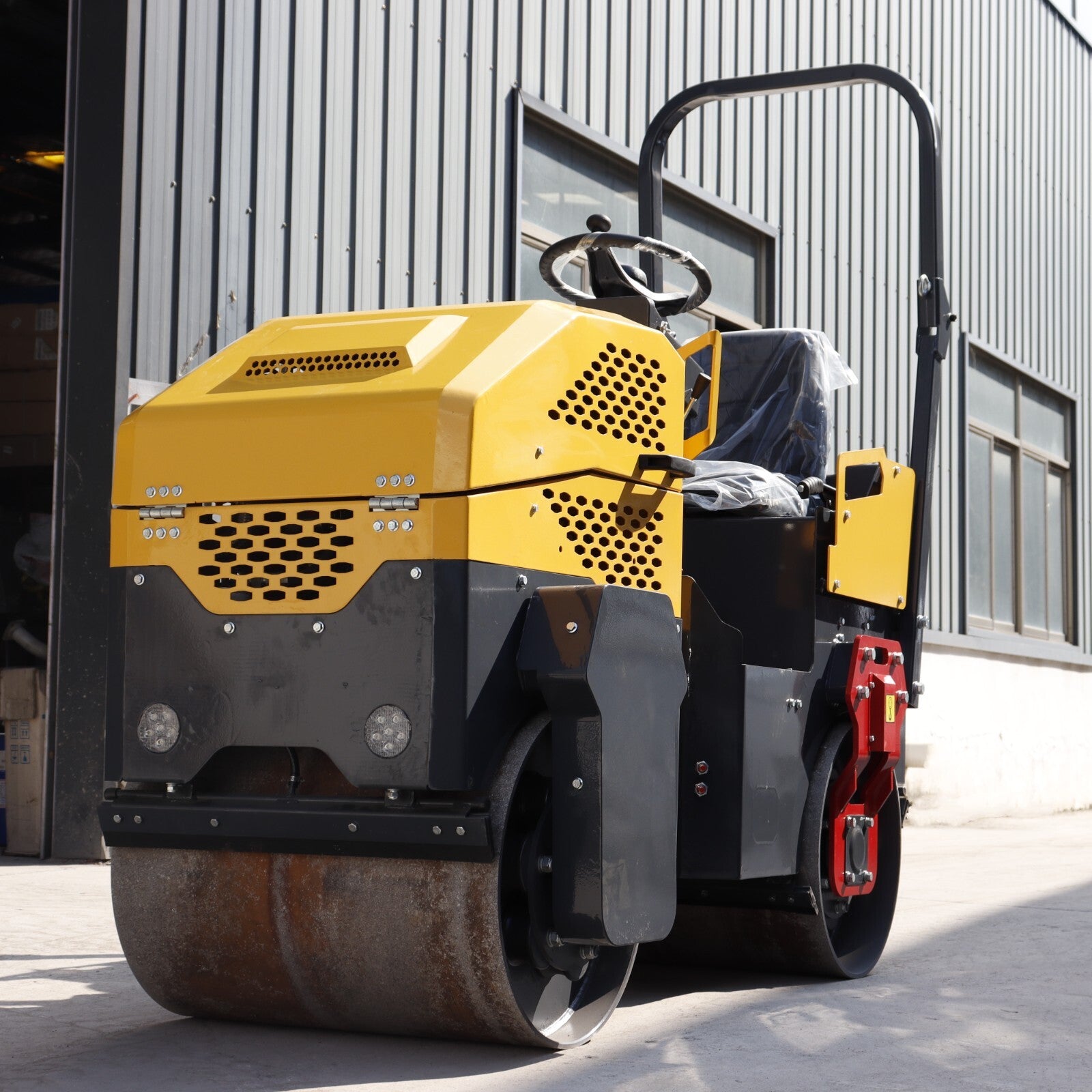 Hot Sale Driving Soil Asphalt Steel 1Ton Roller Road Compactor Roller Compactor