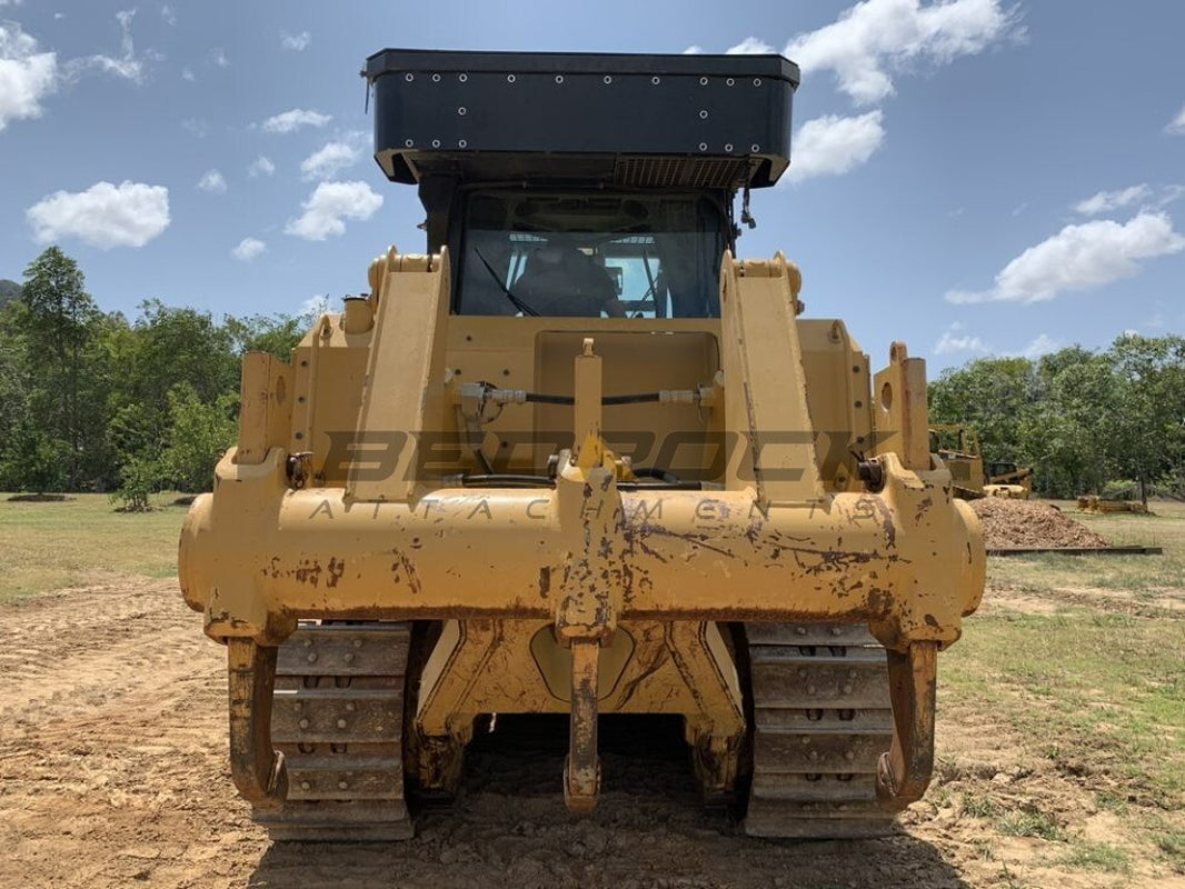 SCREENS and SWEEPS FITS CAT D7E BULLDOZER