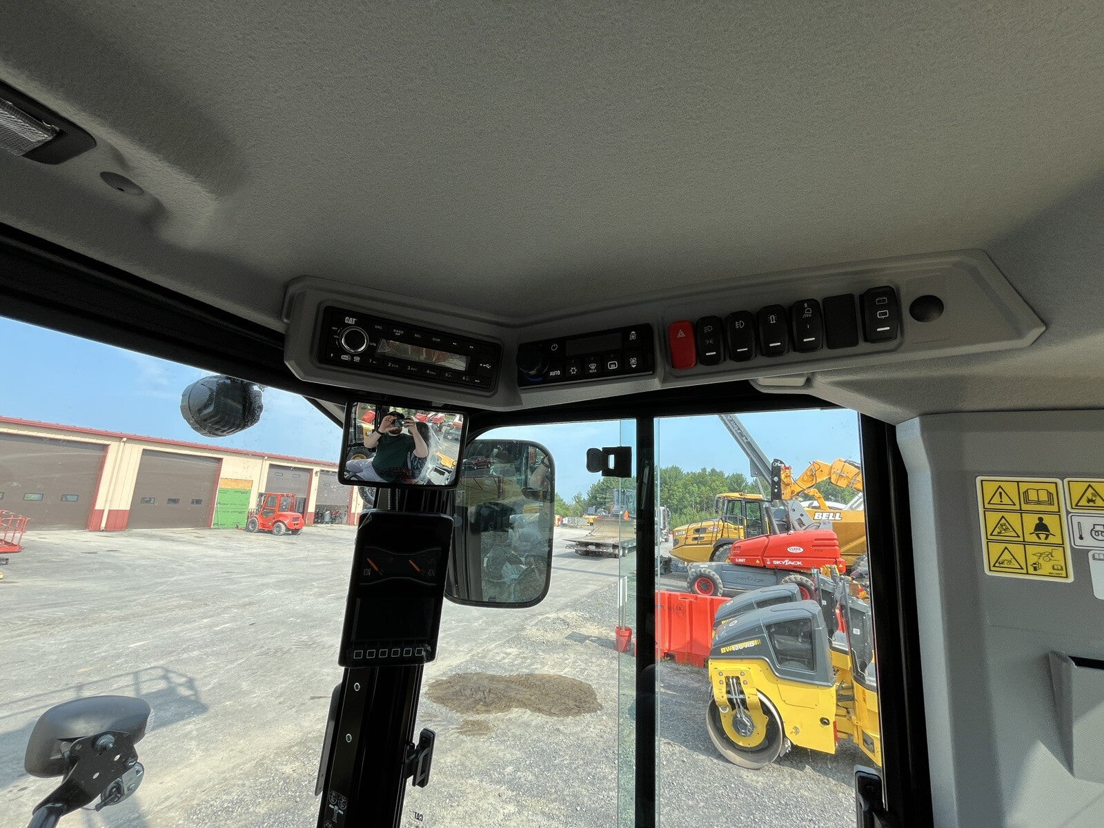 2024 Caterpillar CAT 908 Wheel Loader Tractor Hyd. Coupler High Speed - Ac/Heat