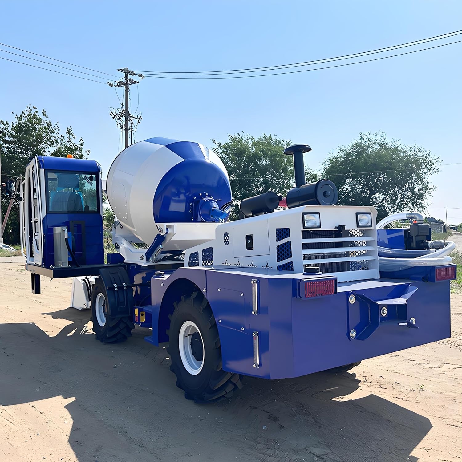 Self Loading Concrete Mixer Truck – 4X4 Mobile Cement Mixer with Automatic Loading & Water Dosing, Compact High-Performance Concrete Mixing Truck for On-Site Construction & Civil Engineering