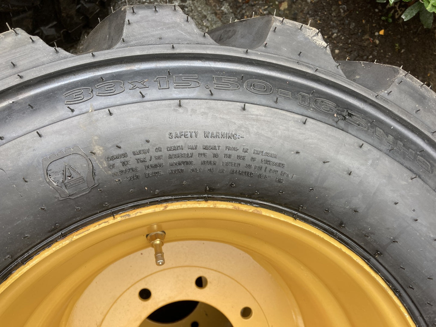 33X15.5-16.5 Galaxy XD2010 High Flotation Skid Steer Tires/Rims for Skid Steers